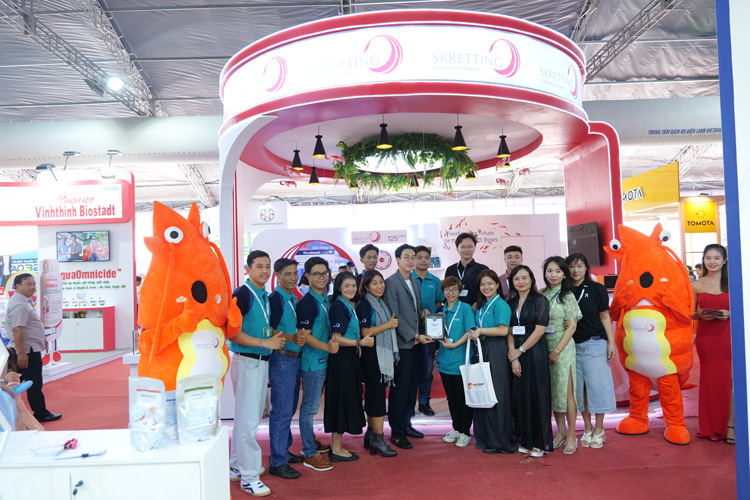 Chiều 21/3, Ban tổ chức Hội chợ Triển lãm Quốc tế Công nghệ ngành tôm Việt Nam lần thứ 5 năm 2024 (VietShrimp 2024) đã tổ chức trao giải cho các doanh nghiệp có gian hàng ấn tượng nhất tại triển lãm lần này.